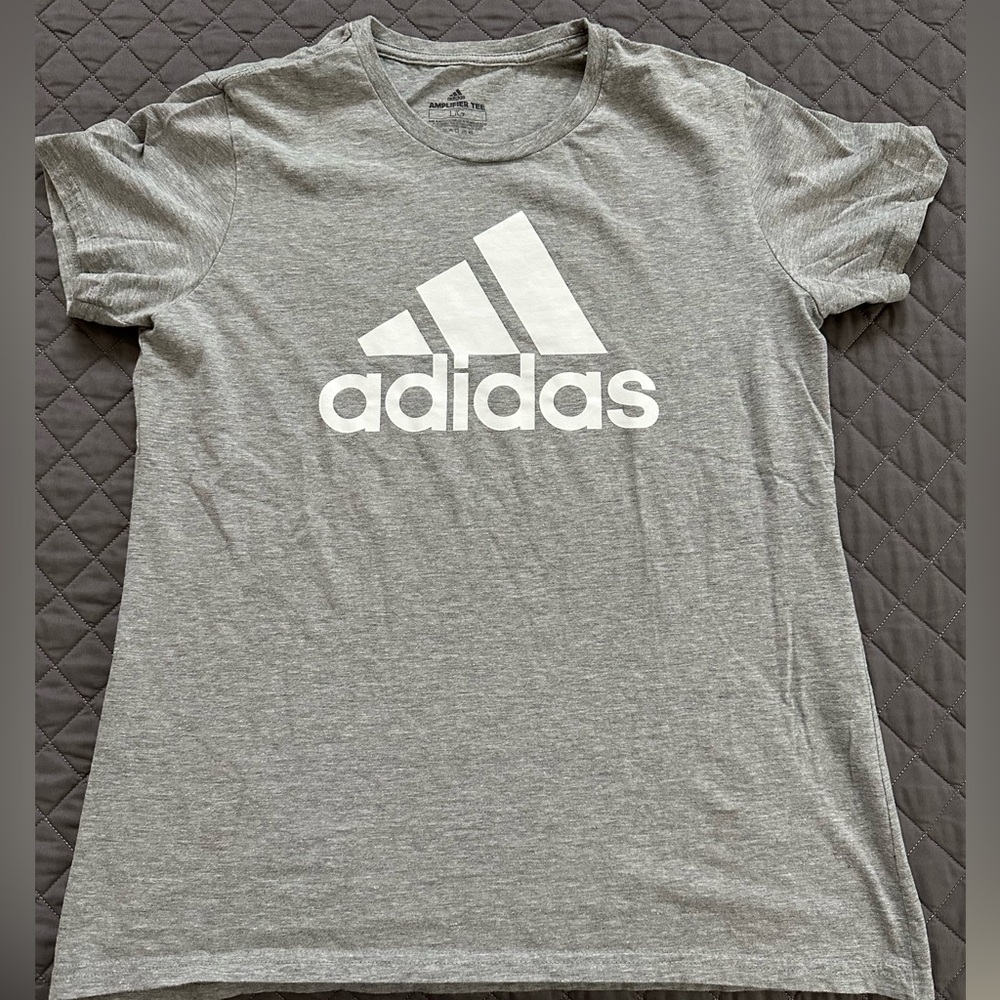 NEW* ADIDAS Women’s Amplifier Tee | Large